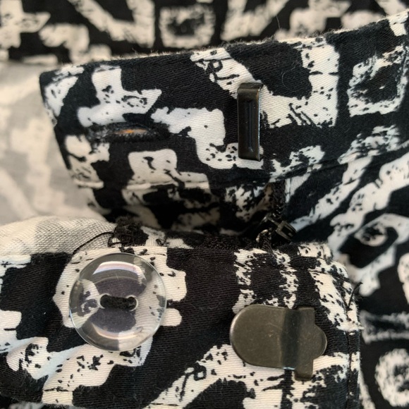 Ruby Rd. Black & White Capri Pants Size 4P - Picture 12 of 13